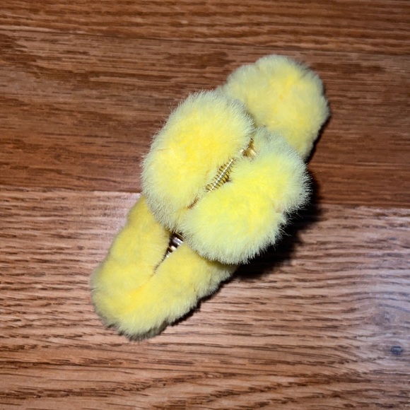 Fluffy Yellow Hair Clip - Picture 5 of 8